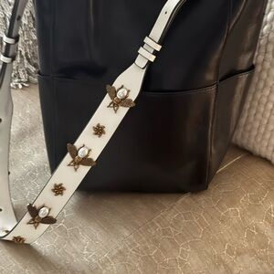 Chic Bucket Bag with Bumblebee Strap